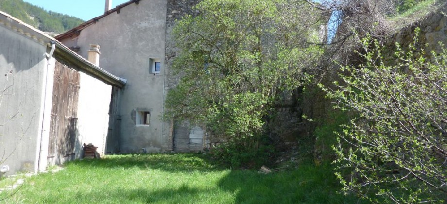 Maison de ville – Dépendances – Terrain – m1568 Maison de ville – Dépendances – Terrain – m1568
