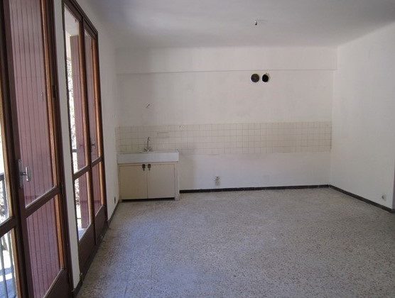 Appartements + Locaux commerciaux – À rénover – A1640 – SERRES 05700 Appartements + Locaux commerciaux – À rénover – A1640 – SERRES 05700