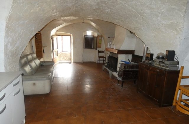 Maison de village avec cave et terrain – m1649 – ST JULIEN EN BEAUCHENE Maison de village avec cave et terrain – m1649 – ST JULIEN EN BEAUCHENE