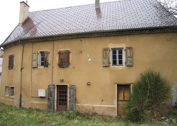 Maison indépendante à rénover avec terrain attenant – m1650 – A 25mn de La Joue du Loup Maison indépendante à rénover avec terrain attenant – m1650 – A 25mn de La Joue du Loup