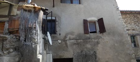 Maison de village à rénover – m1652 – 05140 LA BEAUME Maison de village à rénover – m1652 – 05140 LA BEAUME