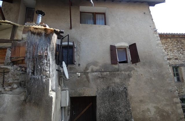 Maison de village à rénover – m1652 – 05140 LA BEAUME Maison de village à rénover – m1652 – 05140 LA BEAUME