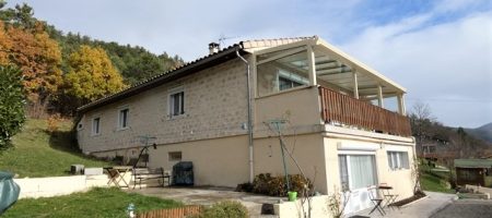 Maison indépendante comprenant 2 appartements + 2 garages sur terrain clos – m1677 Maison indépendante comprenant 2 appartements + 2 garages sur terrain clos – m1677