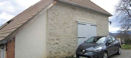 Maison de village indépendante avec garage, caves et jardin – m1696 – 05000 LA FREISSINOUSE