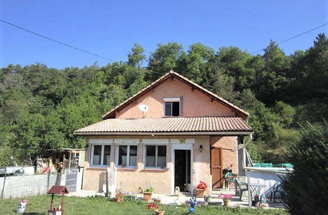 Maison avec garage et jardin – m1605 Maison avec garage et jardin – m1605
