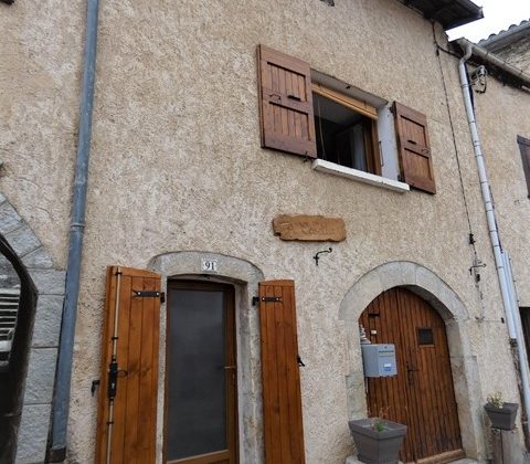 Maison de village rénovée – m1657 – 05140 ASPREMONT