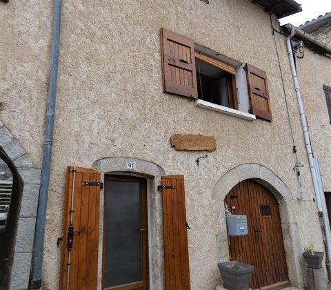 Maison de village rénovée – m1657 – 05140 ASPREMONT Maison de village rénovée – m1657 – 05140 ASPREMONT