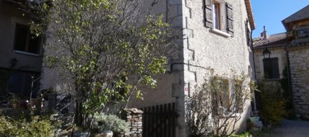 Maison de village avec courette et cave – m1745 – SAINT-PIERRE D’ARGENÇON