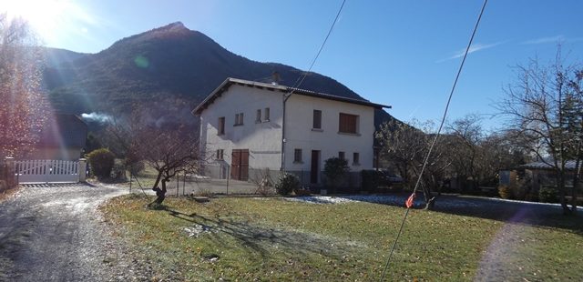 Maison individuelle avec garage, atelier et cave sur terrain attenant – m1747 – VEYNES 05400