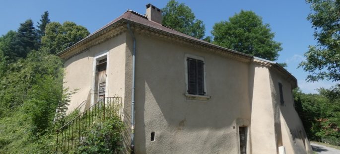 Maison de pays à rénover + terrain – m1815 – 05140 LA FAURIE