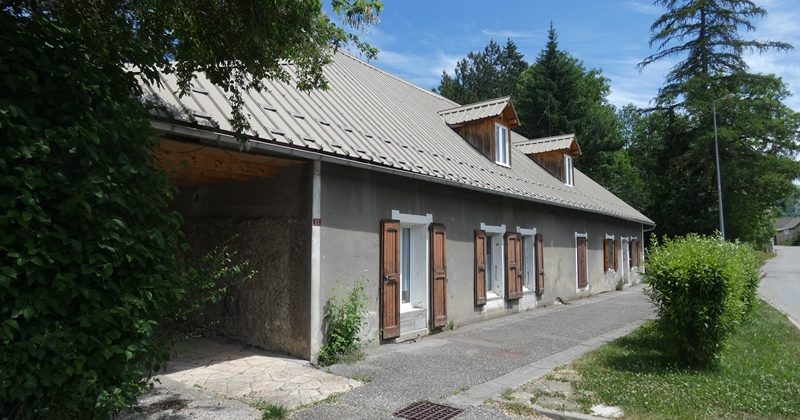LONGÈRE – IDÉAL INVESTISSEUR – LOCATAIRES EN PLACE – m1814 – LE DÉVOLUY LONGÈRE – IDÉAL INVESTISSEUR – LOCATAIRES EN PLACE – m1814 – LE DÉVOLUY