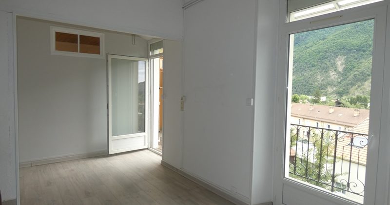 Appartement T3/4 avec balcon, cave et jardin – LOC190 – VEYNES Appartement T3/4 avec balcon, cave et jardin – LOC190 – VEYNES