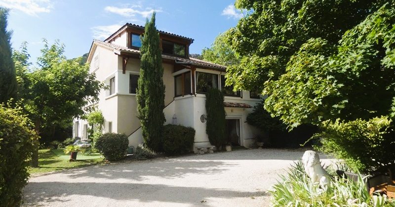 Propriété avec grand garage, piscine et jardin – m1824 – SERRES 05700 Propriété avec grand garage, piscine et jardin – m1824 – SERRES 05700